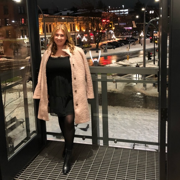 Meet your Posher, Eva - Picture 1 of 3